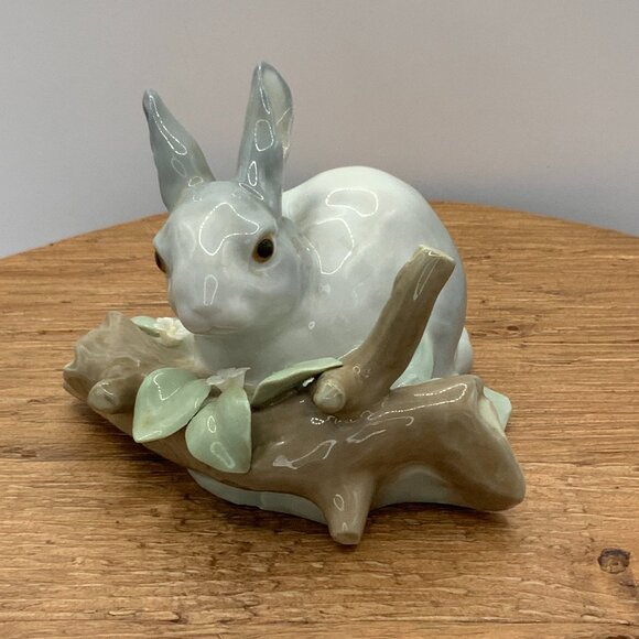 Lladró Vintage Rabbit Eating Bunny Porcelain Figurine - Picture 1 of 6